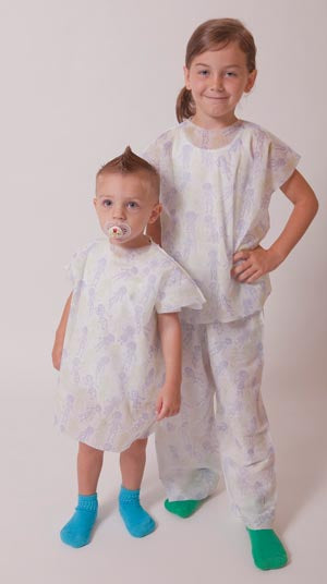 Encompass Patient Gown. Gown, Pediatric, Limited Use, Short Sleeve, Velcro Neck Closure, Medium 1-4 Years, Bears & Balloons Print, 25/Bg, 4 Bg/Cs. , C